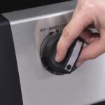 Broil King Royal 340 - 3 Burner Gas BBQ Grill with Side Burner - Black - Image 7